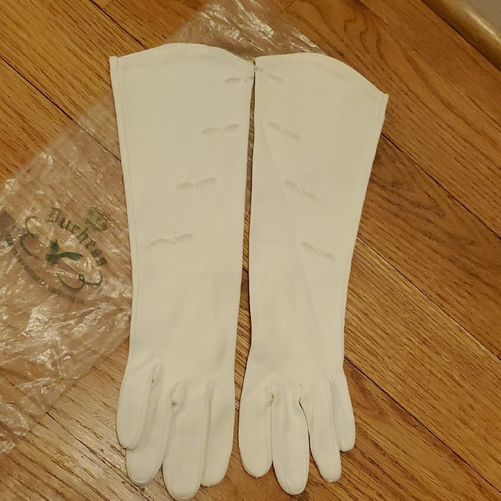 Vintage Duchess Long White Gloves